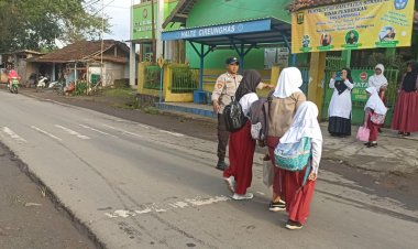 Gatur Lalin Pagi Hari,Bentuk Pelayanan Polsek Cireunghas Kepada Masyarakat