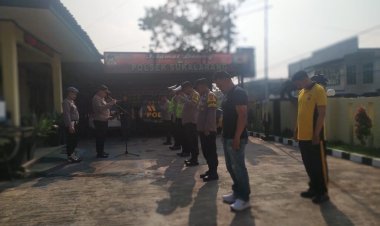 Kapolsek Sukalarang Berikan Arahan Tentang Pentingnya Kedisiplinan Saat Apel Pagi
