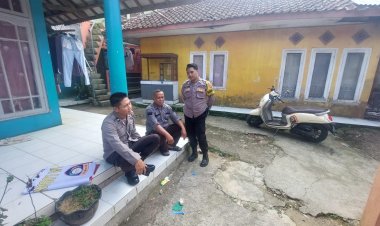 Dalam Giat Sambang, Bhabinkamtibmas Sampaikan Pesan Kamtibmas kepada Warganya
