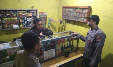 Polsek Sukalarang Gencarkan Razia Miras Ke Kios Jamu Di Wilkum Polsek Sukalarang