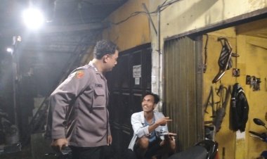 Anggota Patroli Polsek Sukalarang Melaksanakan Sambang Ke Bengkel Sepeda Motor