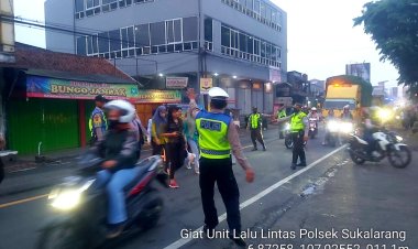 Ciptakan Kelancaran Lalu Lintas Polisi Rutin Gatur Lalin Pagi