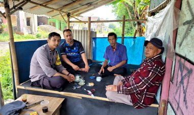 Bhabinkamtibmas Desa Prianagnjaya Polsek Sukalarang Sambang Warga Desa Binaan