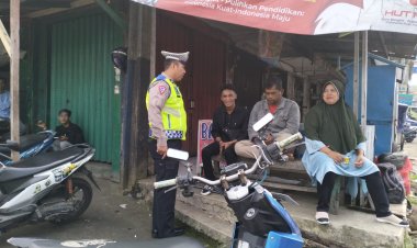 Sampaikan himbauan Tertib Berlalulintas Kepada Masyarakat Dengan Giat Dikmas Lantas