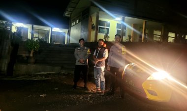Anggota Patroli Polsek Sukalarang Melaksanakan Sambang Ke Penjaga Sekolah