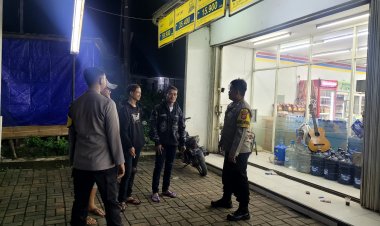 Patroli Malam Minggu, Polsek Sukalarang Berikan Himbauan Kepada Para Remaja