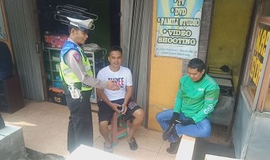 Dengan Giat Dikmas, Polisi Sampaikan himbauan Tertib Berlalulintas Kepada Masyarakat