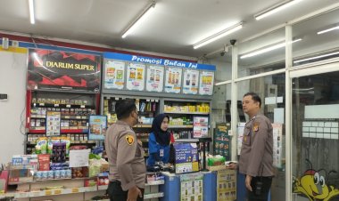 Kontrol Minimarket, Menjadi Rutinitas Personel Patroli Polsek Sukalarang Cegah Gukamtibmas