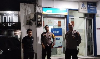 Cegah Kejahatan Perbankan, Personel Polsek Sukalarang Kontrol Mesin ATM