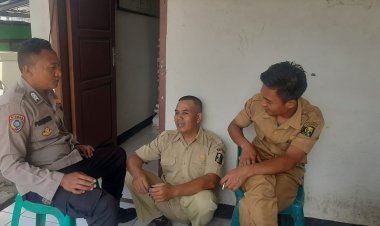 Bhabinkamtibmas Polsek Sukalarang Sambang Warga Desa Binaan Pererat Tali Silaturahmi