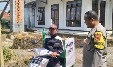 Bhabinkamtibmas Sampaikan Pesan Kamtibmas kepada Warganya Saat Giat Sambang