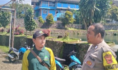 Pererat Tali Silaturahmi, Bhabinkamtibmas Desa Sukamaju Sambang Warga Desa Binaan