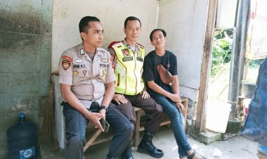 Pererat Silaturahmi , Anggota Polsek Cireunghas Polres Sukabumi Kota Sambangi Warga