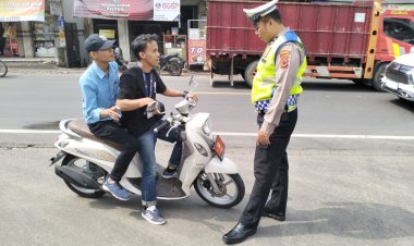 Polisi Berikan Teguran Secara Humanis Kepada Pelanggar Lalulintas