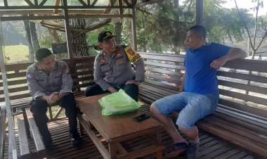 Kapolsek Sukalarang Patroli Dialogis Sambang Pelaku Usaha di Desa Cimangkok