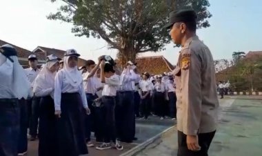 Polsek Sukalarang Laksanakan Binluh Ke Sekolah Cegah Kenakalan Remaja