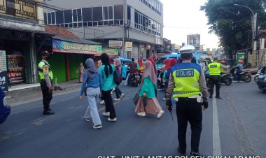 Antisipasi Lonjakan Kendaraan Saat Bubaran kerja, Polisi Laksanakan Gatur
