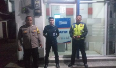 Cegah Kejahatan Perbankkan,Polisi Kontrol Mesin ATM Saat Berpatroli
