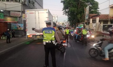 Rutin Gatur Lalin Pagi, Polisi Berikan Pelayanan Prima Kepada Masyarakat