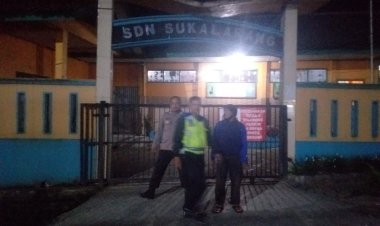 Patroli Kamtibmas Malam, Polsek Sukalarang Kontrol Sekolahan Antisipasi Pencurian