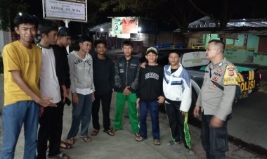 Patroli Dialogis Kamtibmas Malam Hari Polsek Kebon Pedes