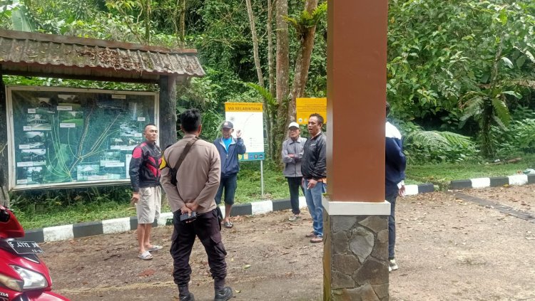 Bhabinkamtibmas Sampaikan Himbauan Kamtibmas Kepada Wisatawan