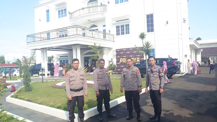 Anggota Polsek Sukabumi Lakukan Pengamanan Perpisahan SMA Negeri 2 Kota Sukabumi