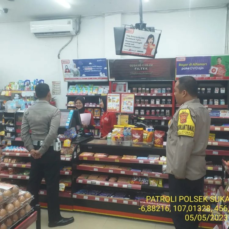 Anggota Polsek Sukalarang Laksanakan Patroli Malam Kontrol Minimarket