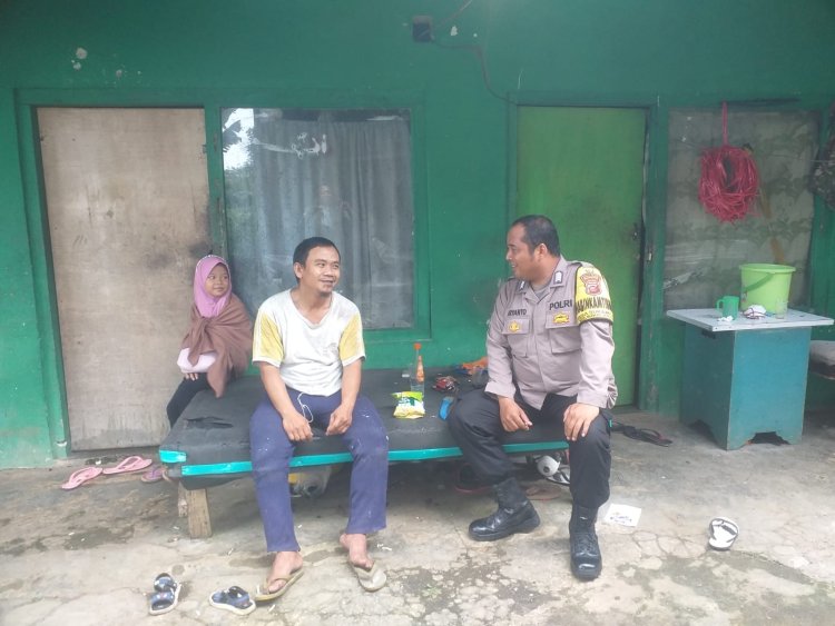 Melalui Giat Sambang Bhabinkamtibmas Sampaikan Pesan Pesan Dan Himbauan Kamtibmas