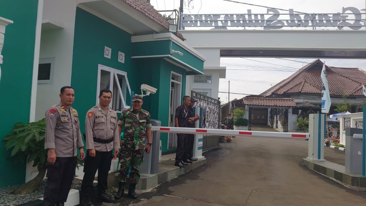 Sinergitas TNI - Polri Lakukan Patroli Ke Tempat Kegiatan Masyarakat