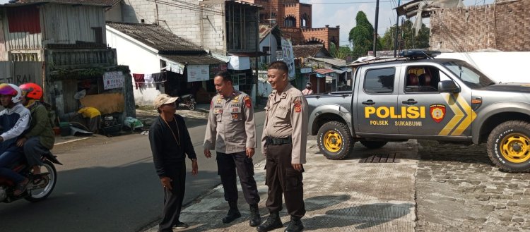 Pantau Aktivitas Masyarakat Melaksanakan Kegiatan Patroli