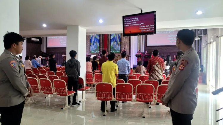 Ibadah Minggu aman, Bhabinkamtibmas Polsek sukalarang Rutin Pam Gereja