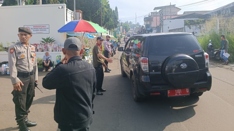 Cegah kemacetan anggota Polsek Sukabumi Lakukan Pengaturan Lalin