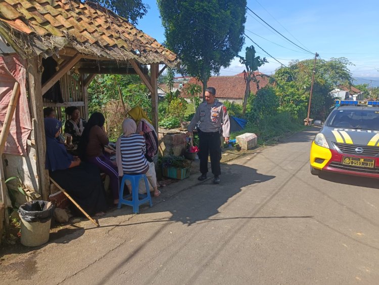 Pantau Aktivitas Masyarakat Polsek Sukabumi Lakukan Patroli