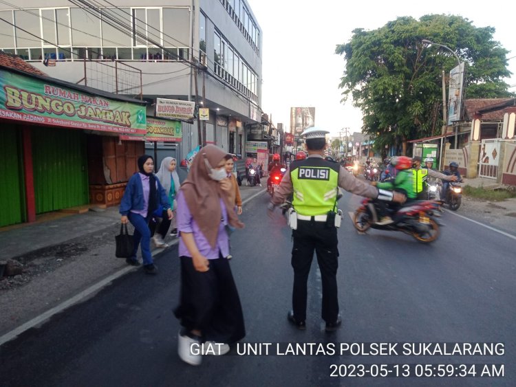 Arulin Lancar, Personel Polsek Sukalarang Laksanakan Gatur Lalin Pagi