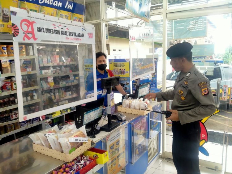 Kegiata Patroli Polsek Sukabumi Berdialogis Dengan Karyawan Indomaret