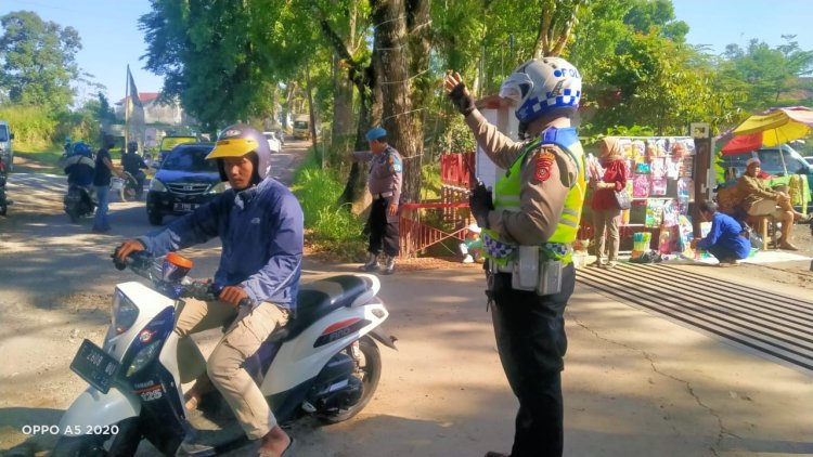 Panit I binmas Menghadiri Acara Perpisahan SMK Hassina Sukabumi serta Pengamanan Oleh anggota Polsek Sukaraja