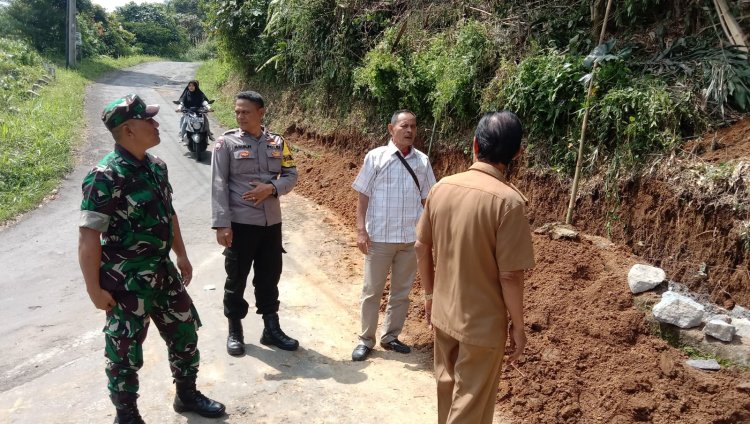 Pantau Desa Binaan TNI - Polri Lakukan Patroli Sambang