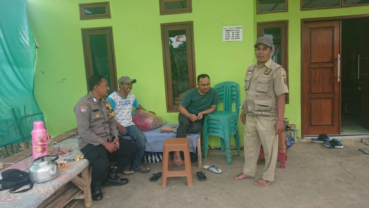 Bhabinkamtibmas Polsek Sukalarang Sapa Warga Desa Binaan Pererat Tali Silaturahmi