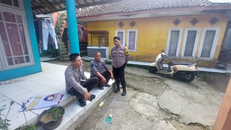 Dalam Giat Sambang, Bhabinkamtibmas Sampaikan Pesan Kamtibmas kepada Warganya