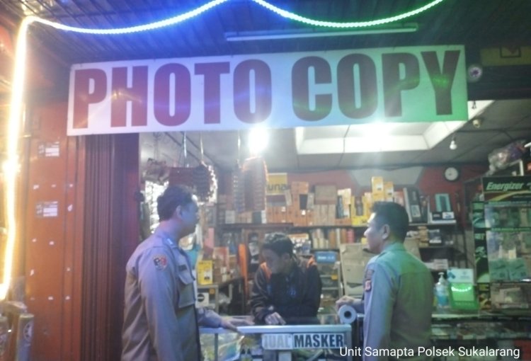 Patroli Malam, Polisi Masih Temui Warga yang Sedang Jaga Toko