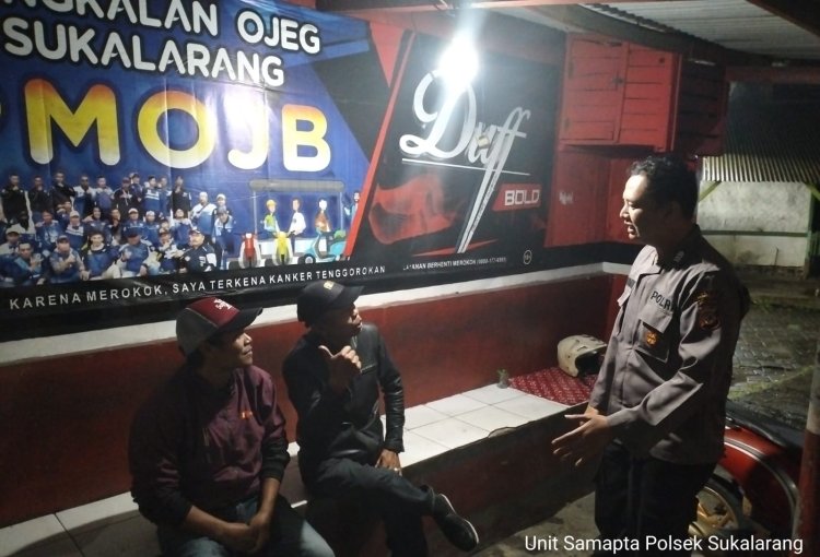 Polsek Sukalarang Tingkatkan Patroli Malam, Sambangi Pangkalan Ojek Beri Himbauan Harkamtibmas