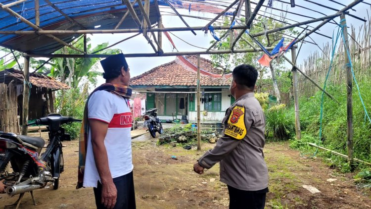 Laksanakan Giat Sambang, Bhabinkamtibmas Ajak Warga Jaga Kamtibmas