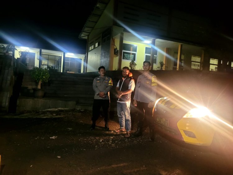 Anggota Patroli Polsek Sukalarang Melaksanakan Sambang Ke Penjaga Sekolah