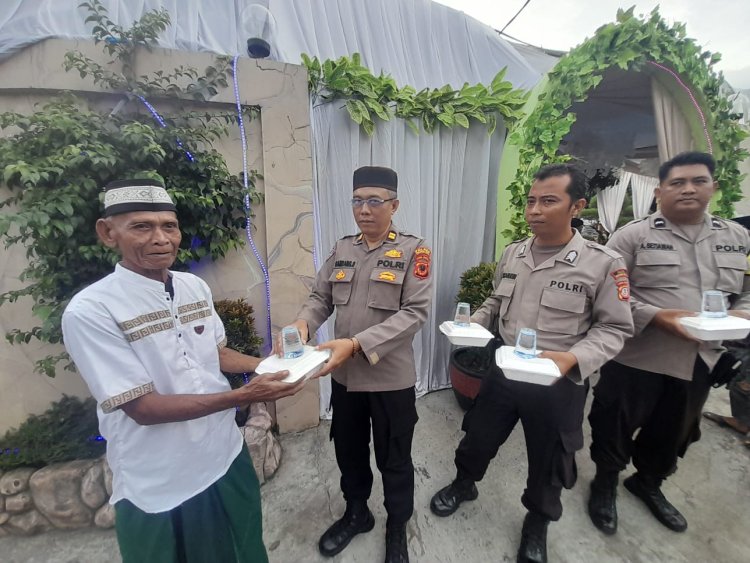 Polsek Warudoyong Laksanakan Berbagi Takjil Sebelum Buka Puasa ( BATASA )