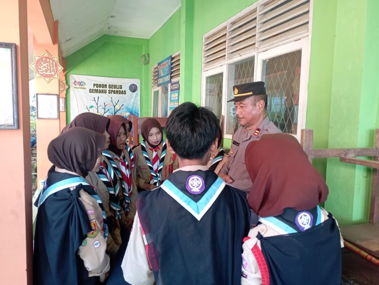 Panit I binmas Polsek Sukaraja Melaksanakan Penyuluhan kepada siswi SMPN2 Sukaraja