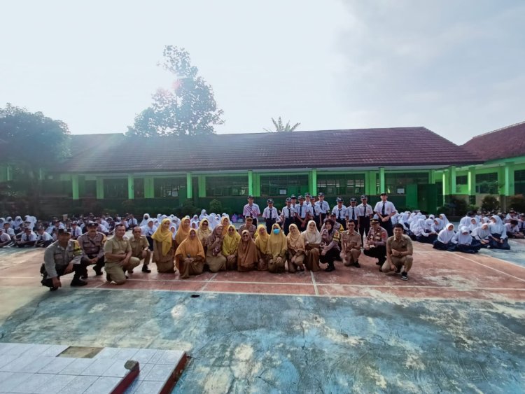 Kapolsek Warudoyong Jadi Pembina Upacara Bendera di SMPN 7 Kota Sukabumi