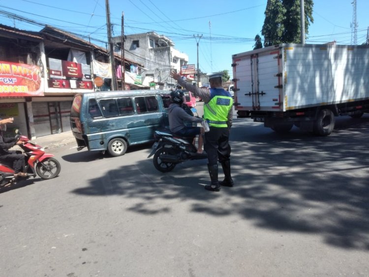 Tekan Angka Kecelakaan Lalu Lintas, Polisi Gatur Lalin Sore Hari