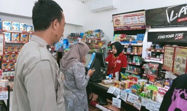 Anggota Unit Samapta Polsek Cireunghas Polres Sukabumi Kota, Laksanakan Patroli Dialogis Ke Mini Market