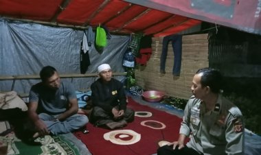 Wujud Kedekatan Polri Dengan Masyarakat ,Polisi Di Sukabumi Sambangi Warga